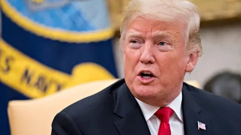 ট্রাম্পকে ভোট দিয়ে এখন চাকরি ছাড়া!